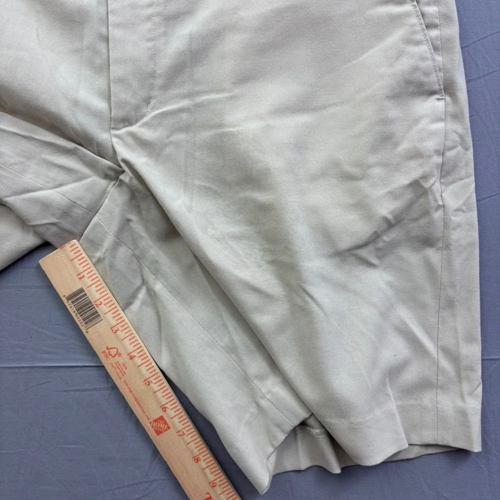 Tiger Woods Collection Nike Mens Golf Shorts Tan Khaki Stretch Size 35 FlatFront